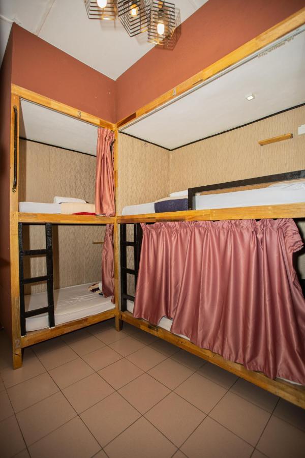 Escape Backpackers Kk Hostel Kota Kinabalu Ngoại thất bức ảnh