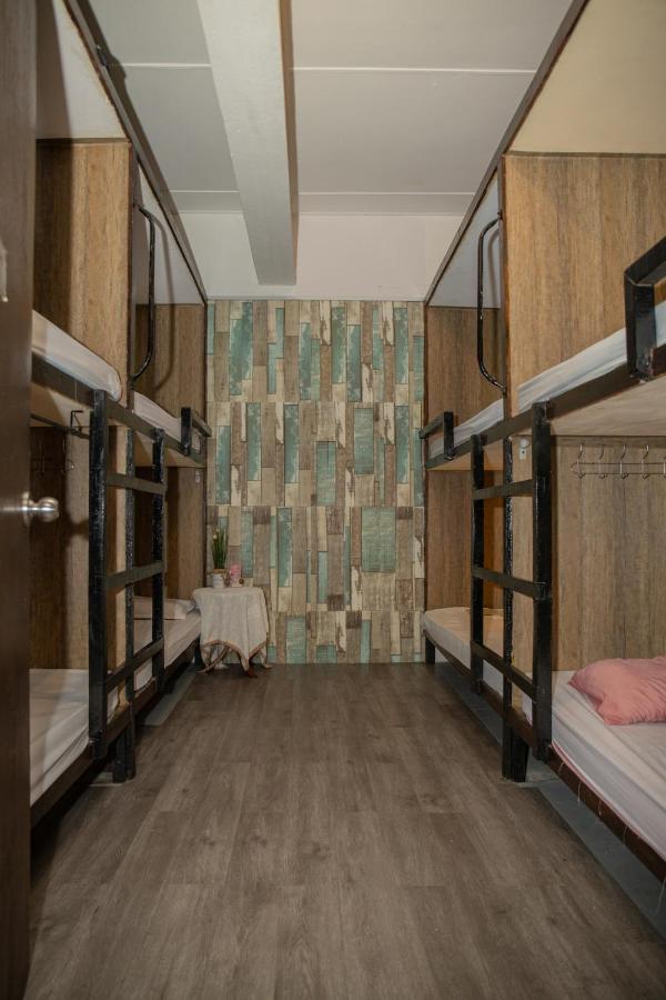 Escape Backpackers Kk Hostel Kota Kinabalu Ngoại thất bức ảnh
