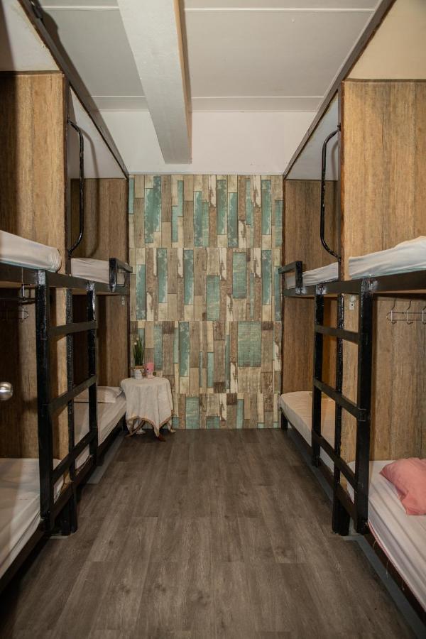 Escape Backpackers Kk Hostel Kota Kinabalu Ngoại thất bức ảnh